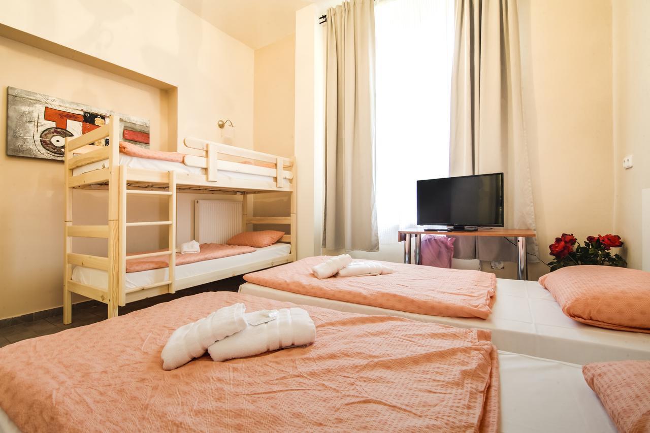 Aparthotel Zarra Praga Esterno foto